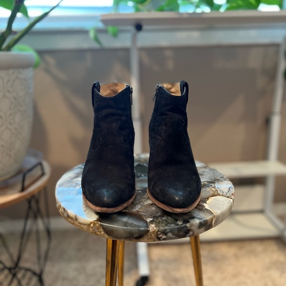 Frye Bootie - Picture 4 of 11